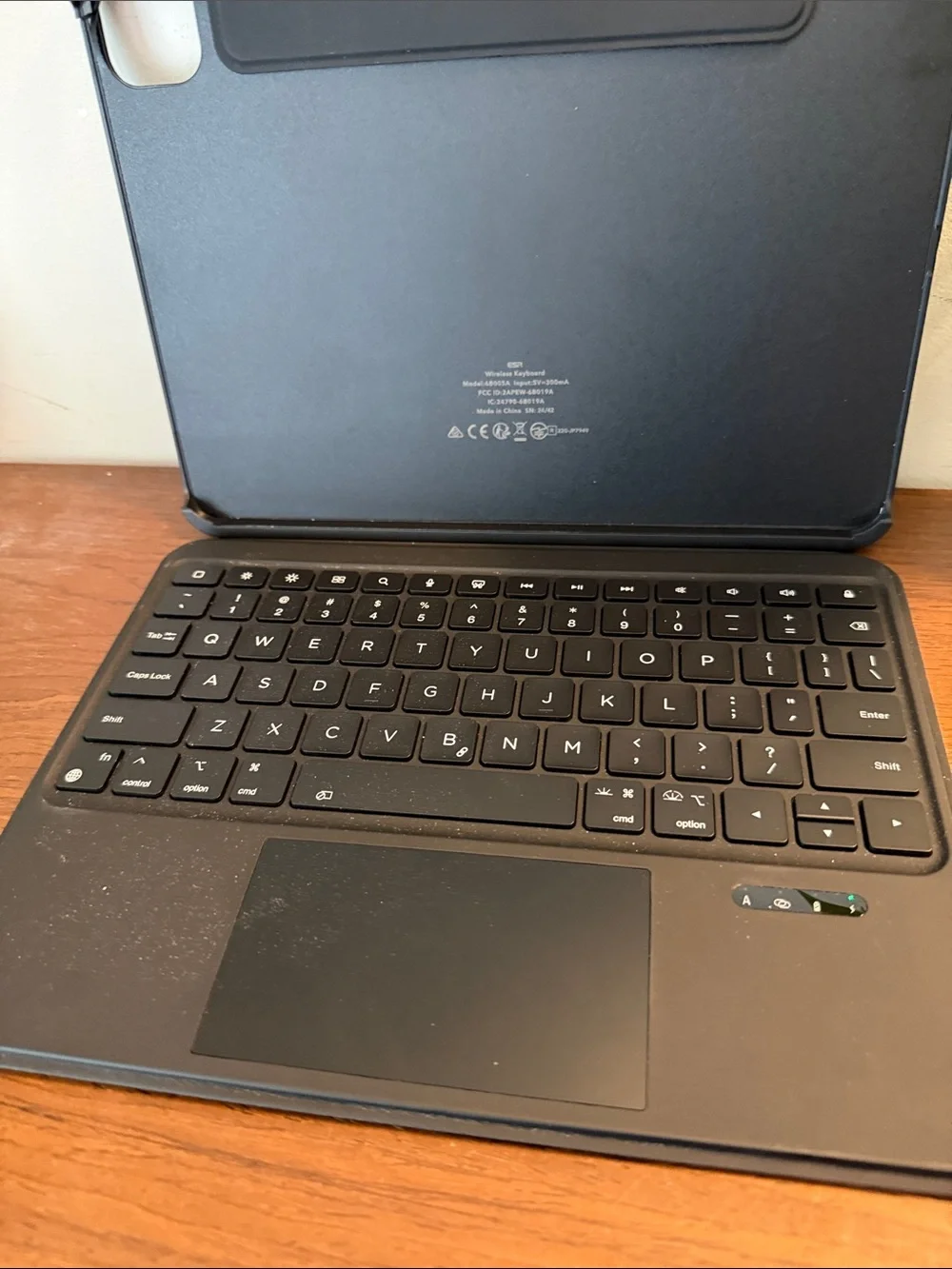 ESR Wireless Bluetooth Keyboard Case – Black